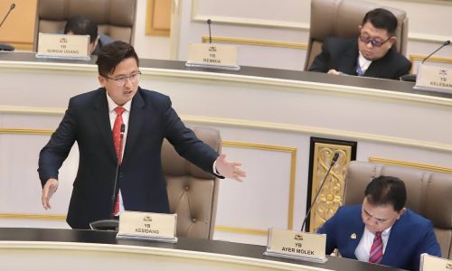 DANA PEMBANGUNAN BANTU SYARIKAT, USAHAWAN MELAKA KEMBANG PERNIAGAAN