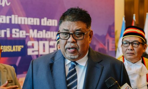 1,704 ADUAN RAKYAT DISELESAIKAN MENERUSI WRUR – AB RAUF