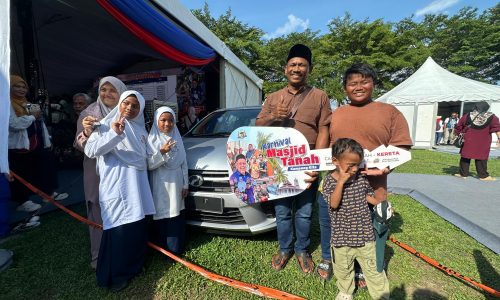 DATANG AMBIL BANTUAN SEKOLAH, BAPA 4 ANAK SEBAK DIUMUM MENANG KERETA