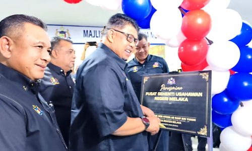 MELAKA PELBAGAIKAN INISIATIF PERKASA EKONOMI USAHAWAN TEMPATAN