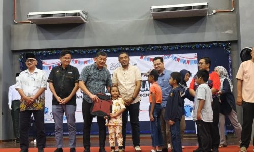 MAIM SALUR RM3.15 JUTA BANTUAN PERSEDIAAN SEKOLAH 8,861 ANAK ASNAF