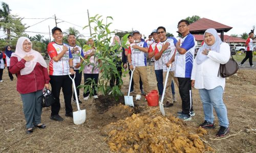 KAMPUNG FELDA TUN GHAFFAR AIR KANGKONG TERIMA ENAM PROJEK PEMBANGUNAN KOMUNITI