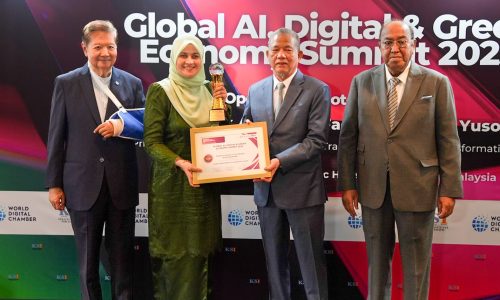 DR. MASSILA DINOBAT TOKOH KEPIMPINAN AI UNGGUL BERTARAF DUNIA