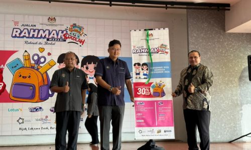 10 PREMIS DI MELAKA SERTAI JUALAN RAHMAH KEMBALI KE SEKOLAH