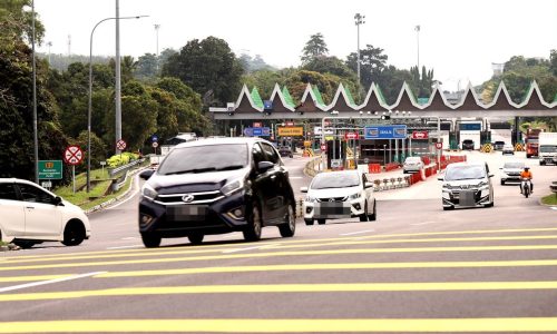 1.3 JUTA KENDERAAN DIJANGKA MASUK MELAKA SEMPENA CUTI SEKOLAH DAN KRISMAS