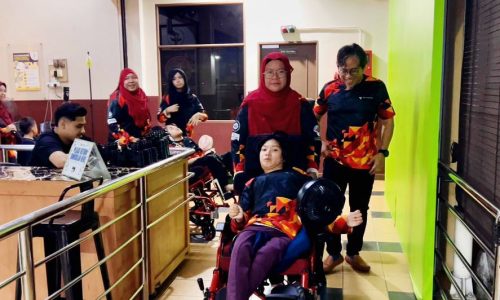 BAPA TERHARU LIHAT ANAK ‘ISTIMEWA’ TERUJA NAIK MENARA TAMING SARI