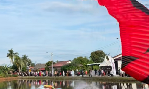 TERLANGGAR KABEL ELEKTRIK, PEMANDU PARAMOTOR HANYA CEDERA RINGAN