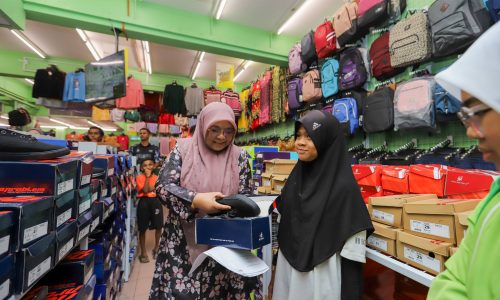 BESAR MAKNA SUMBANGAN KELENGKAPAN SEKOLAH UNTUK IBU BAPA