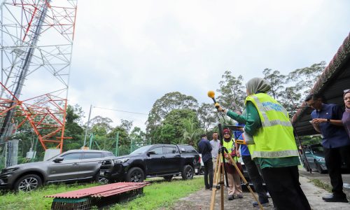 PENCAWANG TELEKOMUNIKASI BERHAMPIRAN RUMAH TIDAK MENDATANGKAN RISIKO KESIHATAN