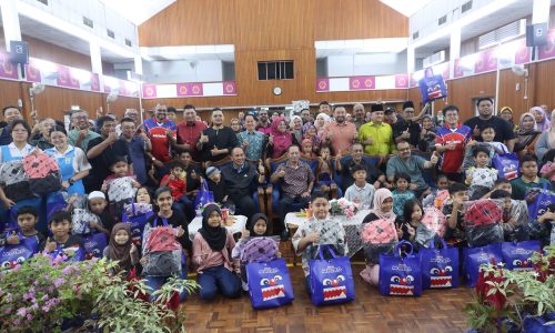 MBMB BERI BANTUAN PERSEKOLAHAN KEPADA 200 PELAJAR