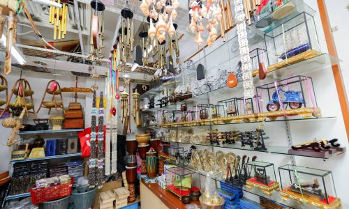 PENGANJURAN PELBAGAI PROGRAM PELANCONGAN RANCAKKAN JUALAN KRAFTANGAN