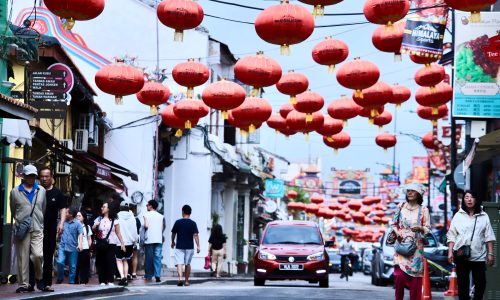 MBMB CERIAKAN SUASANA DENGAN HIASAN WARNA-WARNI SEMPENA TAHUN BAHARU CINA