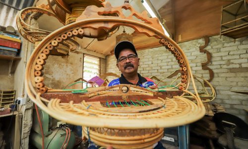 MAHLIGAI BURUNG PAK AKOB