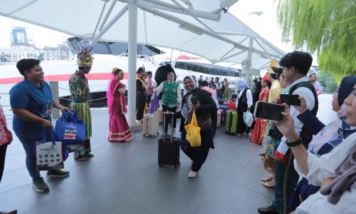 KEUNIKAN MAKANAN, SUASANA DI MELAKA BIKIN PELANCONG INDONESIA ‘JATUH HATI’