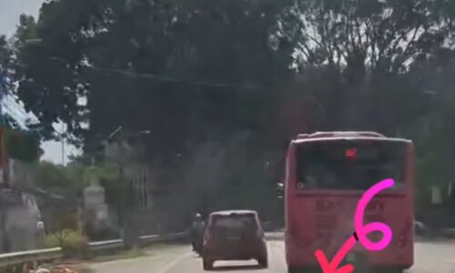 JPJ MELAKA SIASAT ‘BAS PINK’ POTONG GARISAN BERKEMBAR