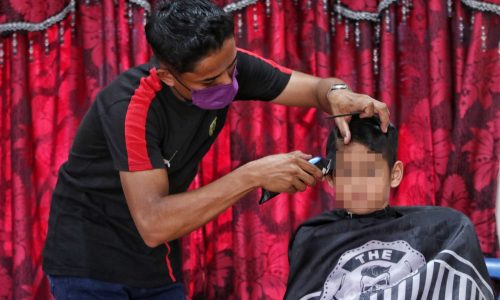 GUNTING RAMBUT PERCUMA UNTUK ANAK-ANAK TABOH NANING