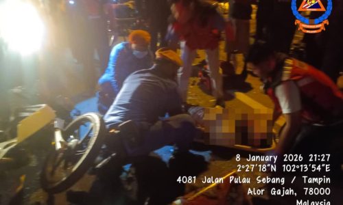 DUA MOTOSIKAL BERTEMBUNG DI PULAU SEBANG, LELAKI MAUT