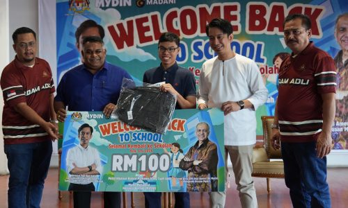 500 ANAK HANG TUAH JAYA TERIMA BEG SEKOLAH, BAUCAR RM100