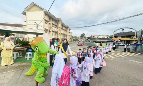 MASKOT SIGUA PPSPM CERIAKAN HARI PERTAMA PERSEKOLAHAN SK PAYA RUMPUT