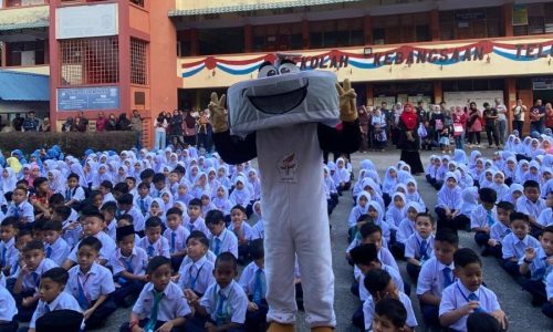 MENARA TAMING SARI BAWA KECERIAAN UNTUK MURID SK TELOK MAS