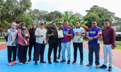 2 GELANGGANG SEPAK TAKRAW DINAIK TARAF, PERKASA SUKAN KOMUNITI