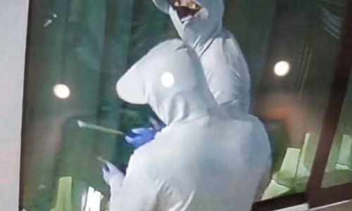 POLIS JASIN BURU INDIVIDU PECAH MASUK KEDIAMAN PENGURUS PUSAT KECANTIKAN