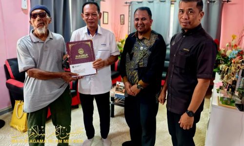 MAIM SALUR SUMBANGAN BAIK PULIH SURAU, NAIK TARAF TANAH WAKAF PERKUBURAN