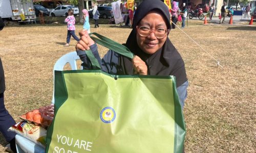 SUMBANGAN BAKUL RAHMAH BAWA SINAR KEBAHAGIAAN BUAT IBU TUNGGAL, SURI RUMAH