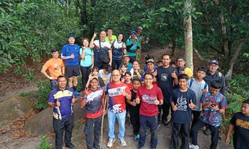 BATU BERLUMUT, PEMANDANGAN ‘MATA BURUNG’ SAUJANA BUKIT PERCHA