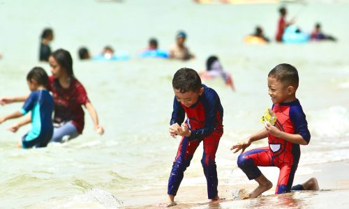 PANTAI PERANGINAN ALOR GAJAH JADI TUMPUAN