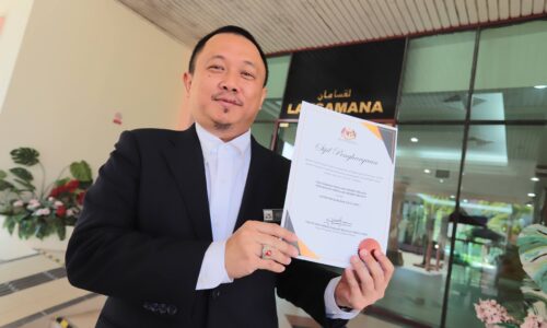 SISTEM PENGURUSAN DATA: STRATEGI TRANSFORMASI DIGITAL MCORP