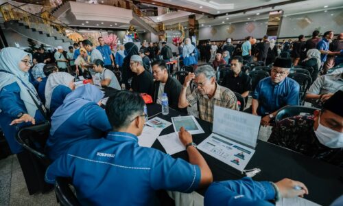 PENJAWAT AWAM JUGA RAKYAT, HEBAT JADI MEDIUM ADUAN MENYELURUH