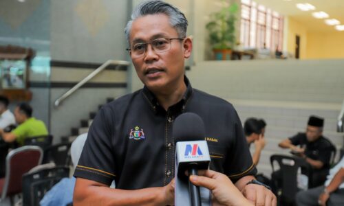 MENARA TAMING SARI TERUSKAN TRADISI BUBUR LAMBUK