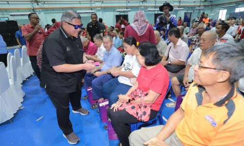 TAHUN BAHARU CINA LEBIH MERIAH BUAT 140 PENERIMA DI TANGGA BATU