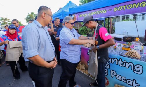 YB RAIS DENGAR DENYUT NADI PENIAGA PASAR MALAM