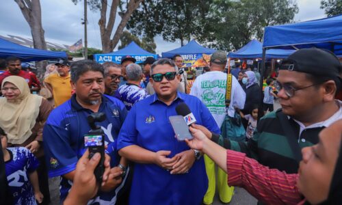 KARNIVAL DEMI PAYA RUMPUT DAPAT SAMBUTAN HEBAT