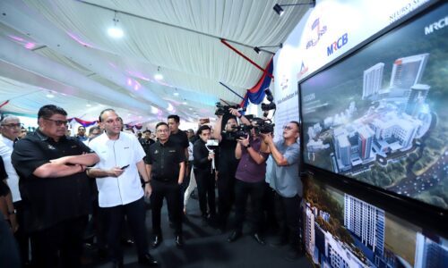 MELAKA SEBAGAI ‘KOTA KESIHATAN’, PUTRA 2 DAN BRAIN & SPINE HOSPITAL DIBINA DI AYER KEROH