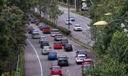 SEJUTA KENDERAAN ATAS JALAN RAYA MELAKA SELAMA SEMINGGU