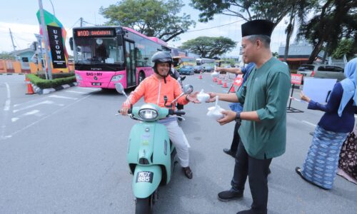 MENARA TAMING SARI SEMARAK RAMADAN, EDAR BUBUR LAMBUK SETIAP JUMAAT
