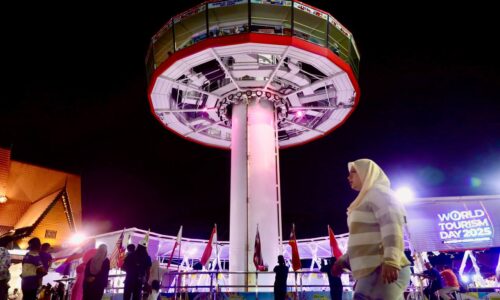 LEBIH 10,000 SERBU MENARA TAMING SARI SEMPENA AIDILFITRI