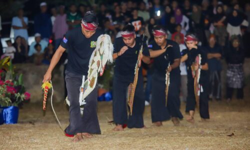 PERSEMBAHAN KUDA KEPANG ‘PUKAU’ PENGUNJUNG