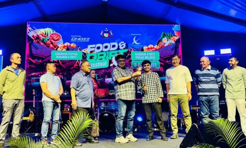 LEBIH 200,000 ‘GEGAU’ PULAU MELAKA