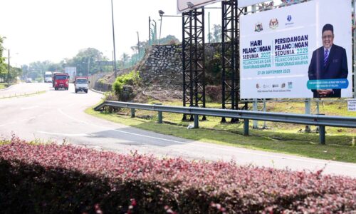 LALUAN PLAZA TOL SIMPANG AMPAT DINAIK TARAF KEPADA EMPAT LORONG