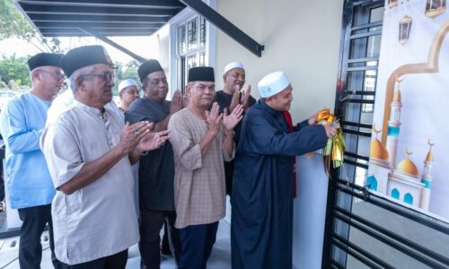 BALAI RAYA TANJUNG MINYAK UTAMA LAMBANG JANJI DITUNAIKAN YB RAIS