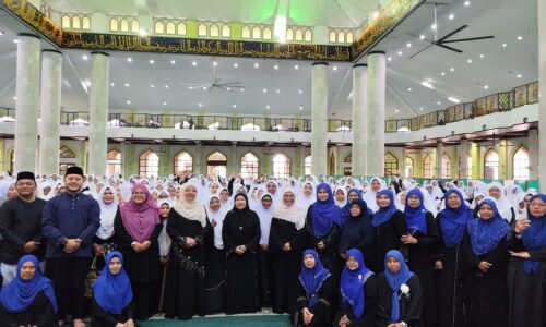 LEBIH 800 WANITA HANG TUAH JAYA IMARAH MAHABBAH AL-QURAN