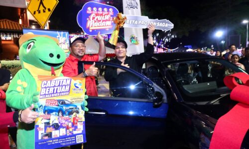 REZEKI NAIK MELAKA RIVER CRUISE, PELAJAR DARI PERAK MENANG PROTON SAGA