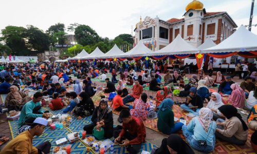 MELAKA JEMPUT PELANCONG RASAI PENGALAMAN IFTAR, KACAU DODOL