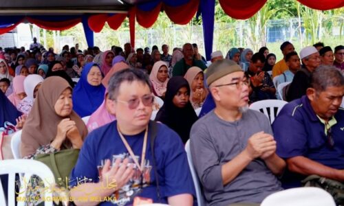 DIJEMPUT KE TANAH SUCI SELEPAS TIGA BULAN PELUK ISLAM