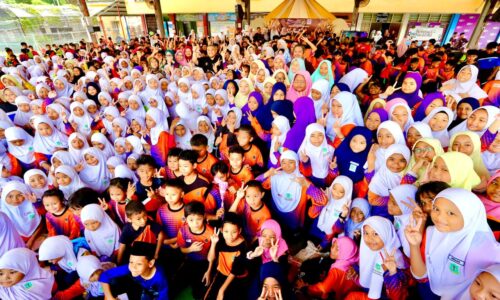 JANGAN ADA ANAK PAYA RUMPUT TERCICIR SEKOLAH