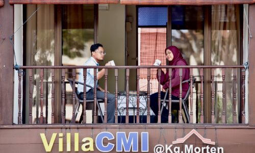 PERCUTIAN NOSTALGIA RUMAH KAMPUNG TENGAH BANDAR